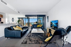 Circle on Cavill – 2 Bedroom + Study Ocean SPA Surfers Paradise!